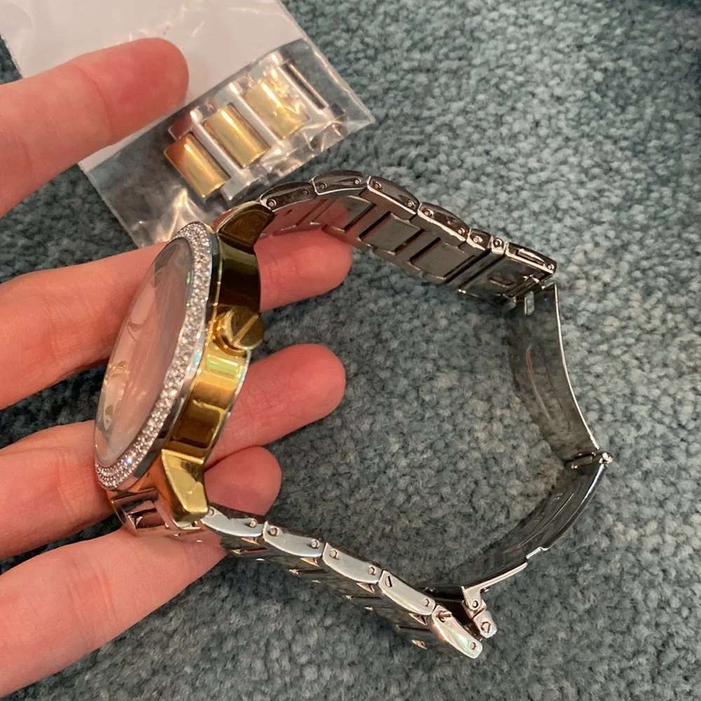 Vince Camuto ladies watch - Picture 3 of 7